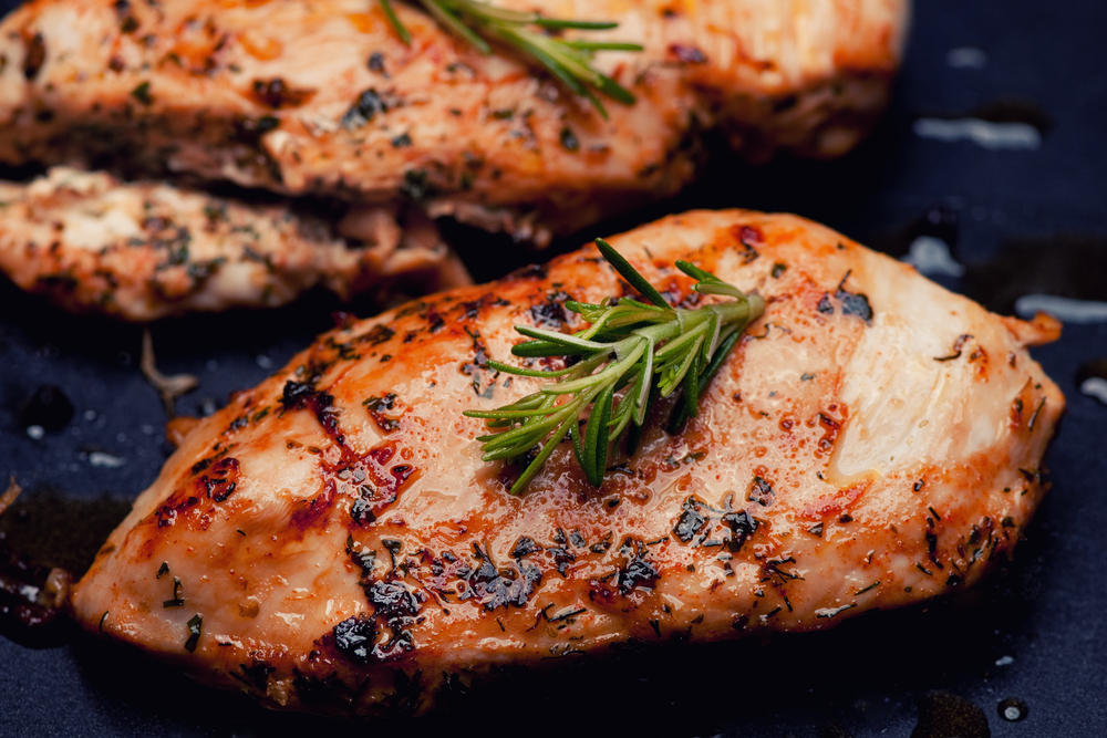 Les Calories d'un Poulet, les Types, les Parties, et des Conseils 8 votresante.club votresante.club grilled chicken breast with garlic 2