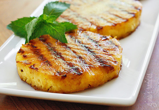 Les Calories dans l'Ananas - Types, Caractéristiques et des Conseils 3 grillé à l'ananas avec du miel