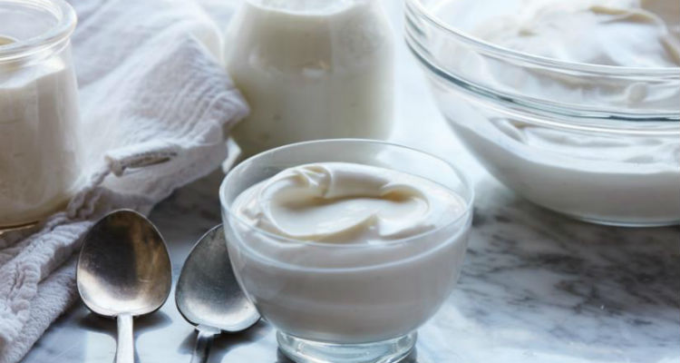 8 Aliments Qui Ne sont pas en aussi bonne Santé Qu'Ils Semblent 18 Yogourt nature