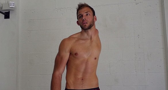 Un homme qui est Né Sans la Partie du Côté Gauche du Corps, il s'entraîne Dur dans la salle de Gym 18 votresante.club votresante.club luke1 e1428513771603