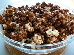 Calories dans maïs soufflé - Types, Caractéristiques et des Conseils 4 un bol de pop-corn et le chocolat