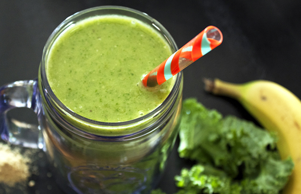 7 Aliments avec Plus de Protéines qu'une Poitrine de Poulet 12 smoothie vert. jpg
