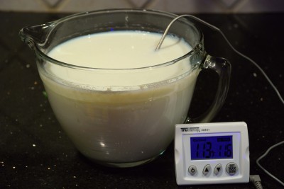 Comment Faire un Yaourt grec ou à la Maison – les recettes-et-Astuces 2 thermometerinyogurt-400x267